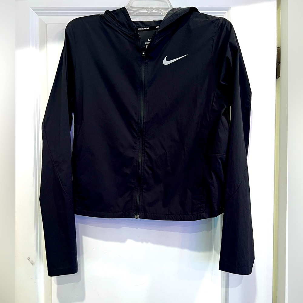 NIKE women’s Shield Convertible Jacket, packable and light, black, small, NWOT